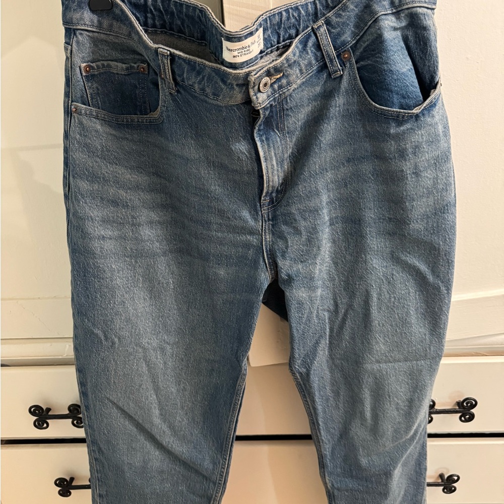 Abercrombie & Fitch Mid Rise 90’s Straight Jean